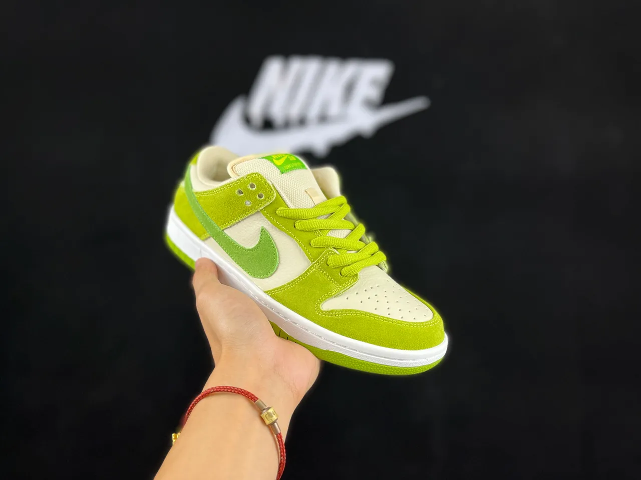 Nike SB Dunk Low Tênis de skate verde lima e creme 8