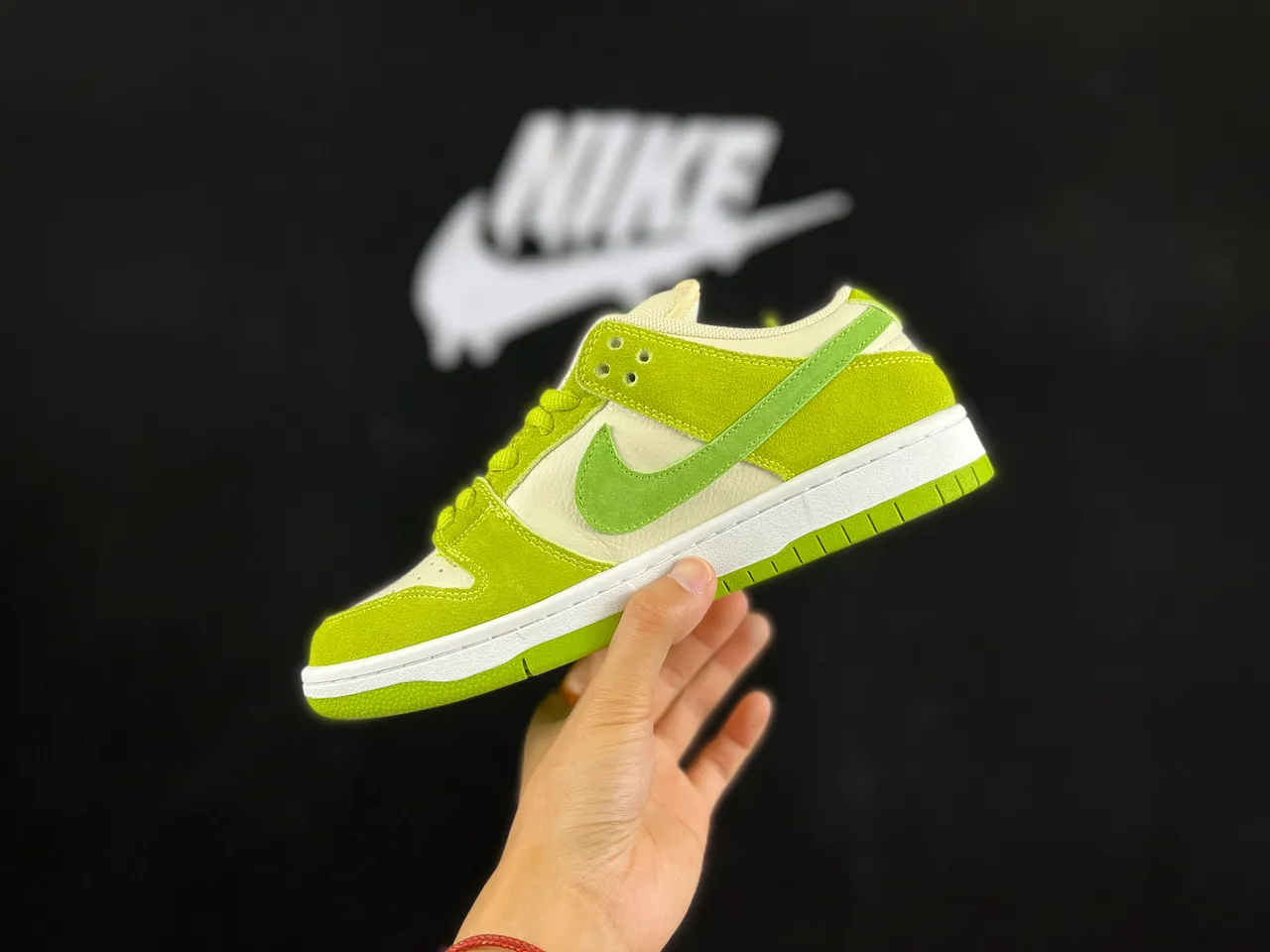 Nike SB Dunk Low Tênis de skate verde lima e creme 9