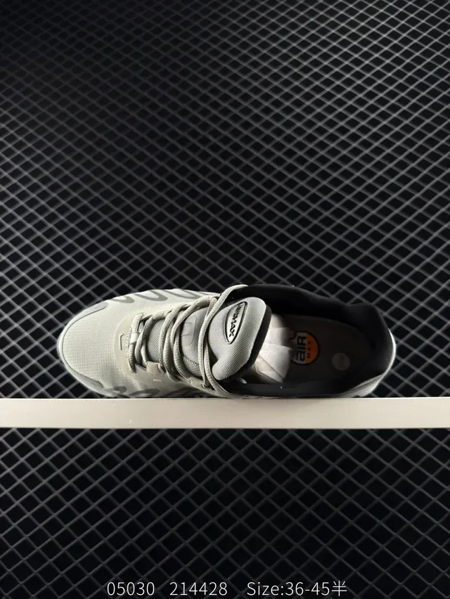Nike Shox-style Gray and Black Lifestyle Sneakers 4