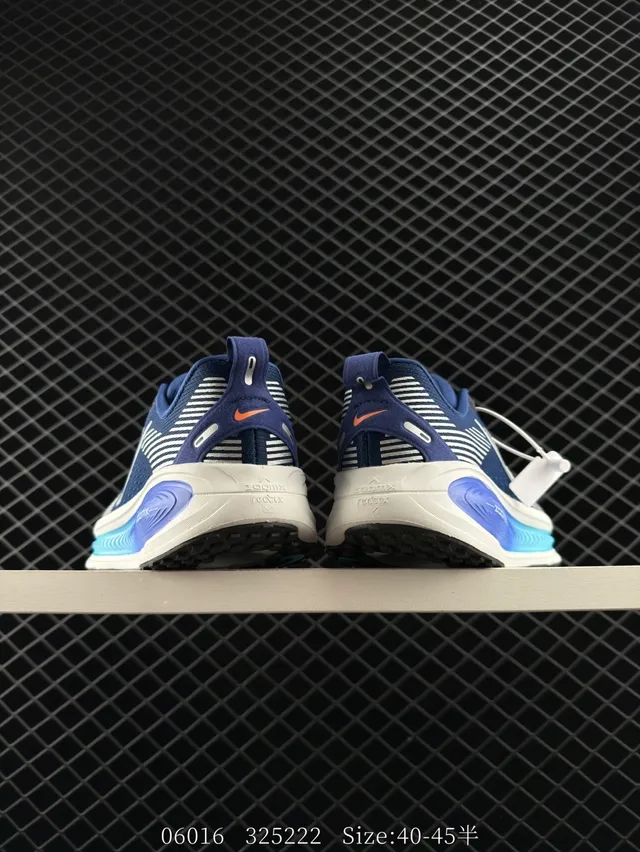 Nike VOMERO 18 Navy Blue Engineered Mesh Upper Full-Length Visible Cushioning Unit Running Shoes 4
