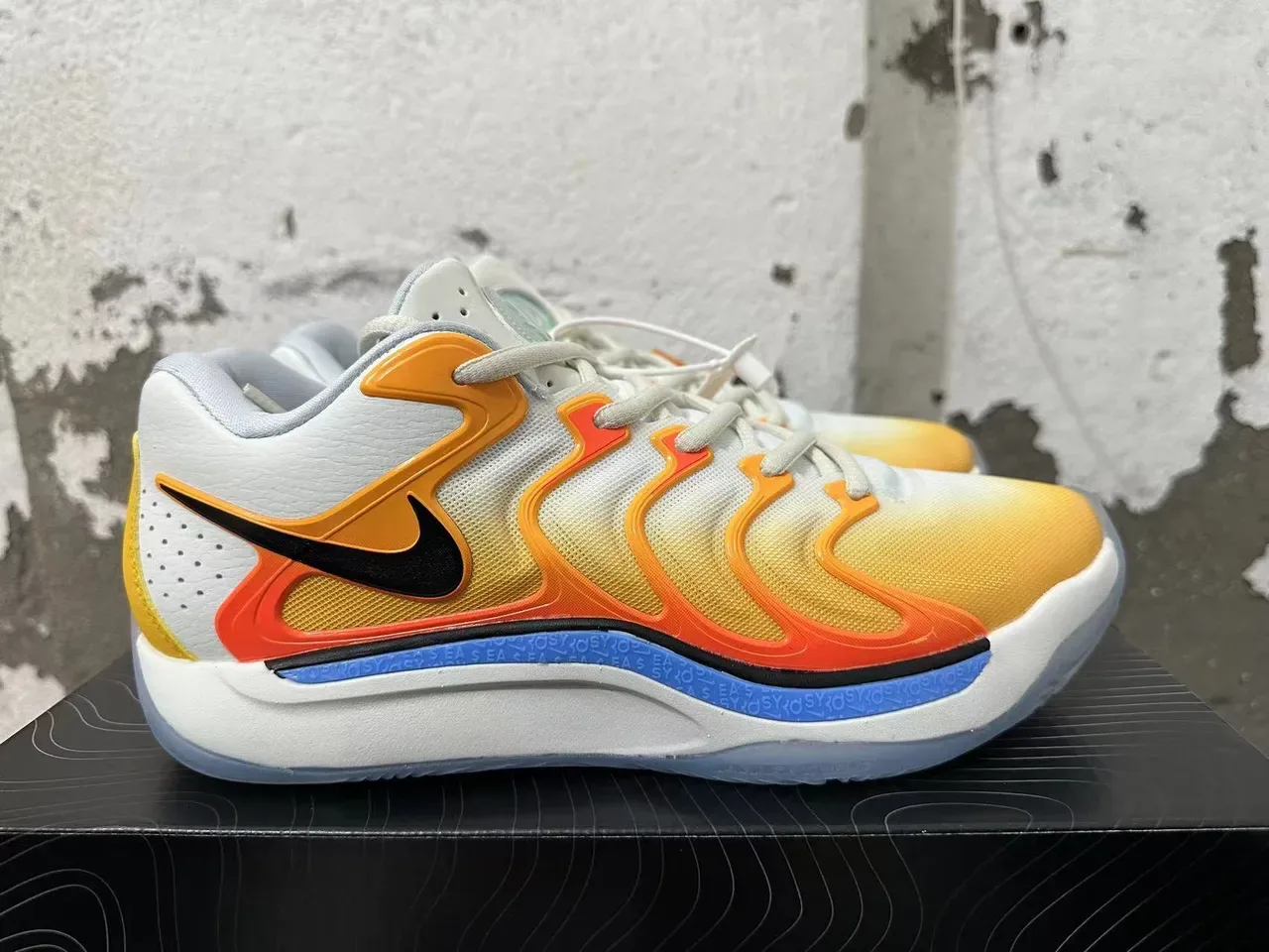 Nike Wavy Midfoot Cage Gradient Orange Yellow White Lifestyle Sneakers 4