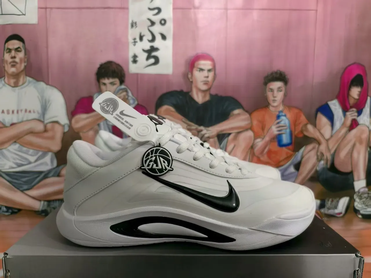 Nike White and Black Sculpted Midsole Lifestyle Sneakers 2