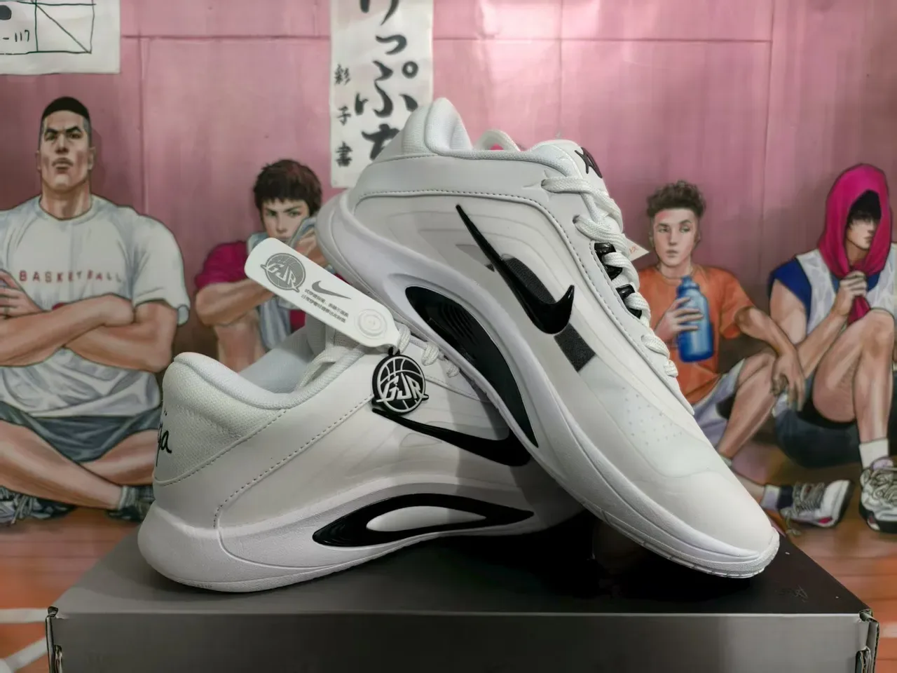 Nike White and Black Sculpted Midsole Lifestyle Sneakers 3