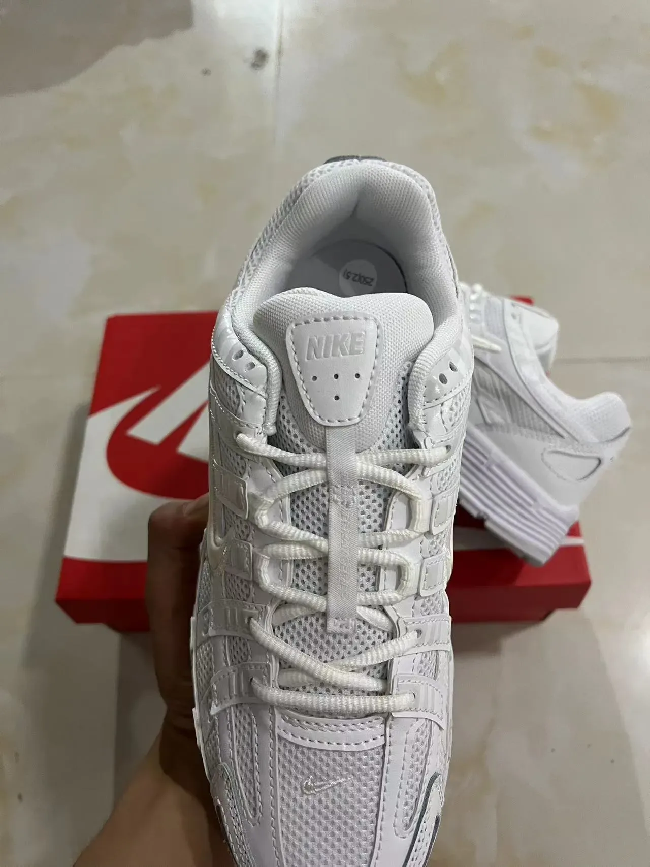 Nike White Beige Monochromatic Mesh And Synthetic Overlay Construction Lifestyle Sneakers 4