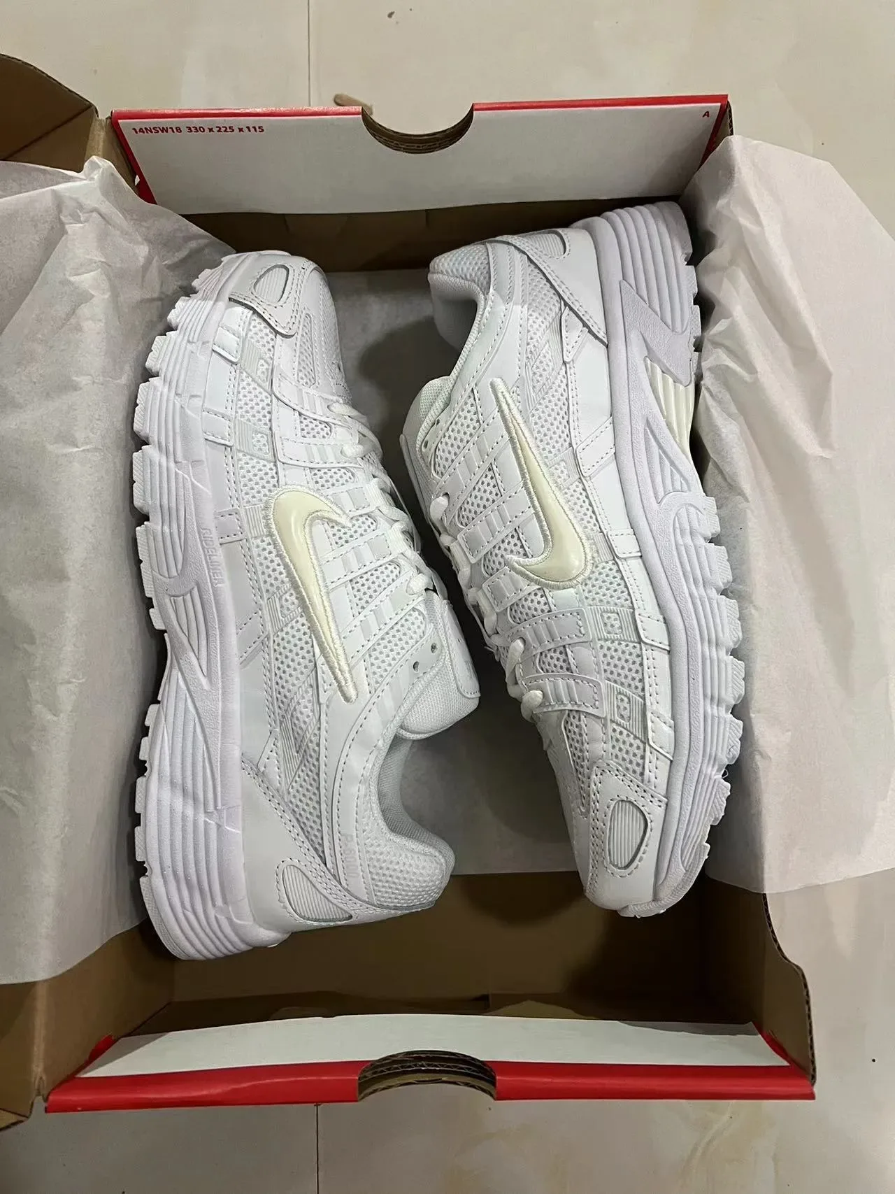Nike White Beige Monochromatic Mesh And Synthetic Overlay Construction Lifestyle Sneakers 9