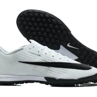 Nike blanco y negro Flyweave superior Chevron overlay césped zapatos de fútbol