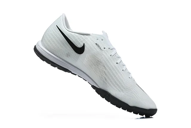 Nike blanc et noir Flyweave haut Chevron overlay turf chaussures de football 4