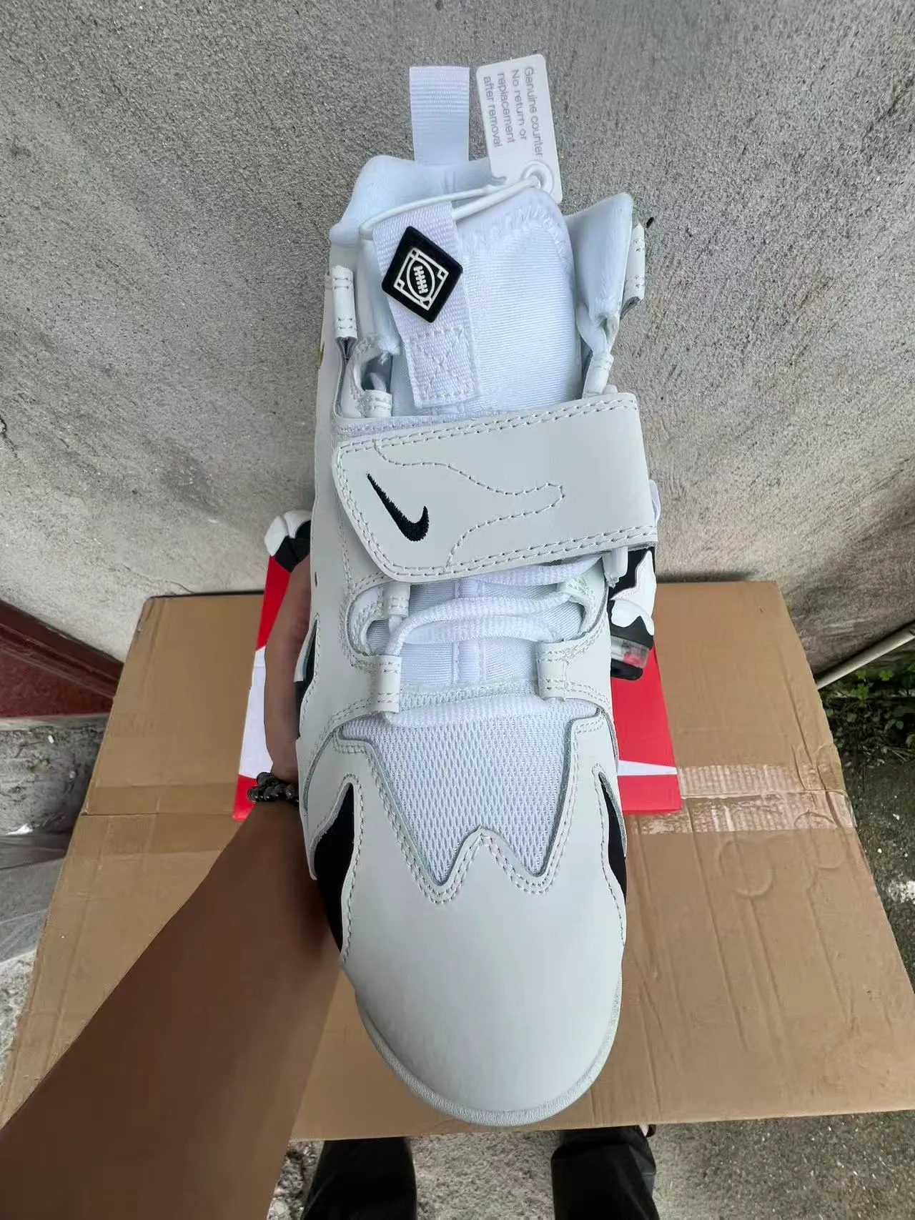 Nike White Black High-Top Wave-Pattern Overlays Basketball Shoes 3