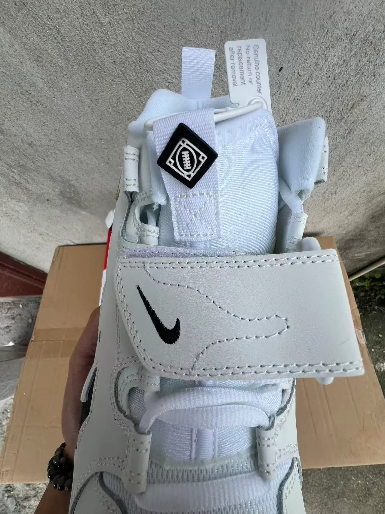 Nike White Black High-Top Wave-Pattern Overlays Basketball Shoes 4