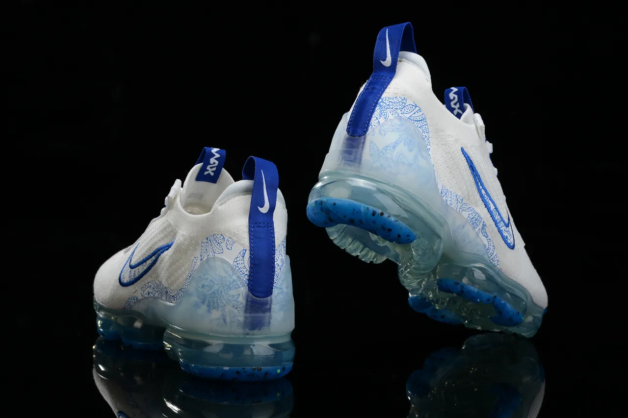 Nike White Blue Engineered Knit Upper Embroidered Swoosh Lifestyle Sneakers 2