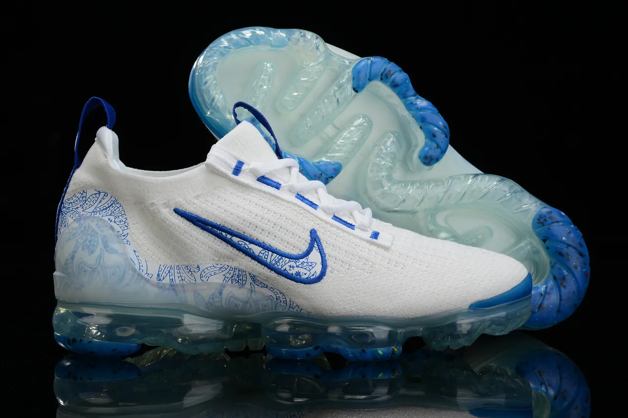 Nike White Blue Engineered Knit Upper Embroidered Swoosh Lifestyle Sneakers 7