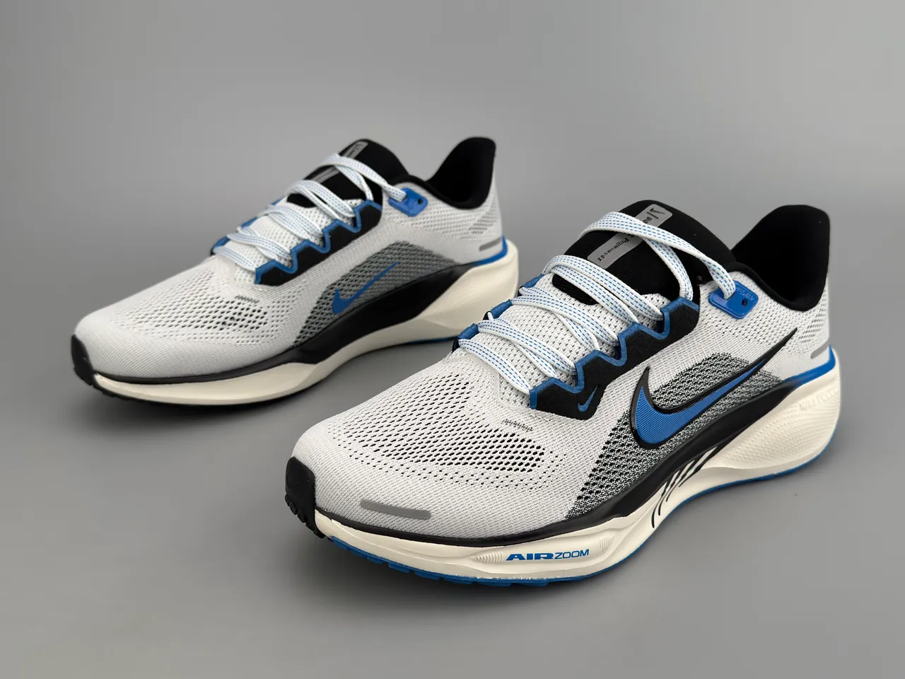 Nike White Blue Engineered Mesh Upper Black Synthetic Overlays Running Shoes 9