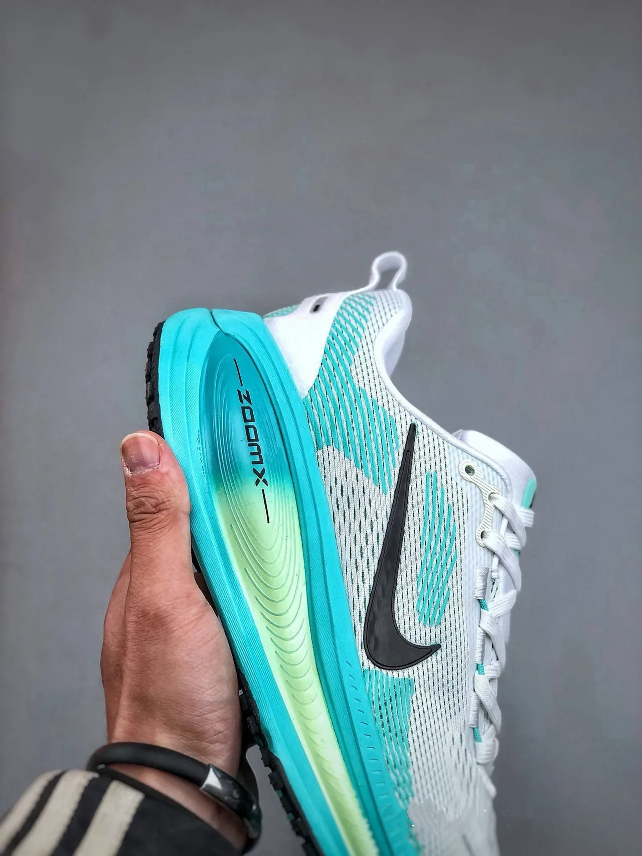 Nike White Blue Engineered Mesh Upper Wave-Pattern Overlays Running Shoes 3
