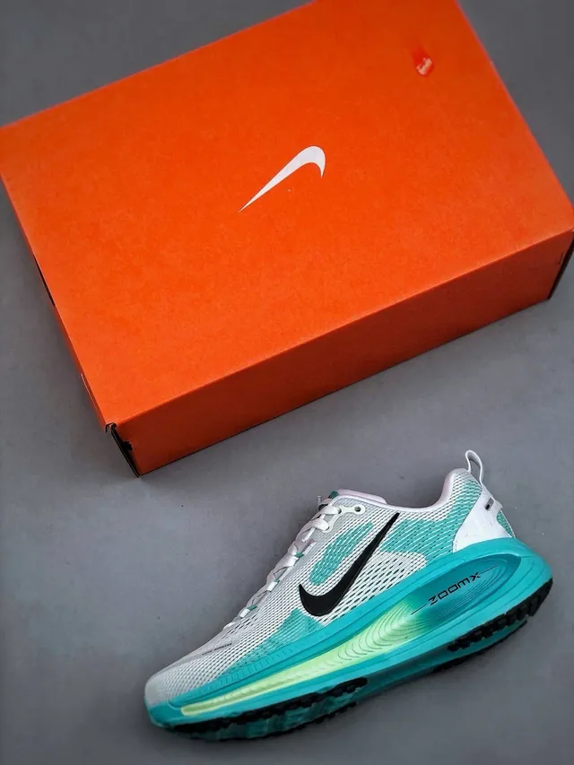 Nike White Blue Engineered Mesh Upper Wave-Pattern Overlays Running Shoes 5