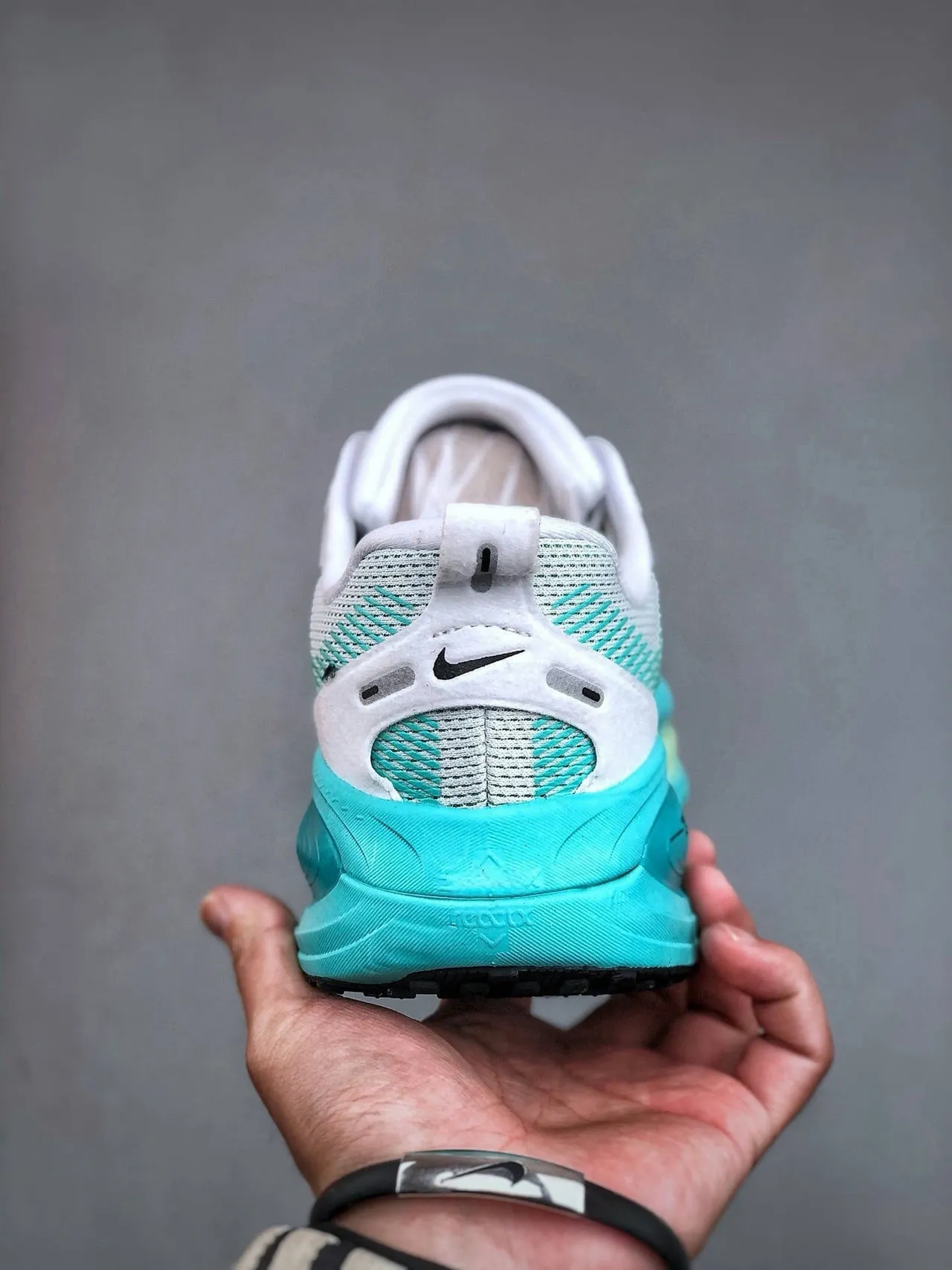 Nike White Blue Engineered Mesh Upper Wave-Pattern Overlays Running Shoes 7