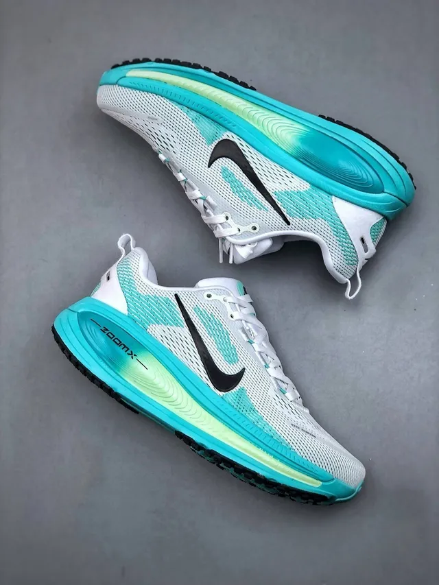 Nike White Blue Engineered Mesh Upper Wave-Pattern Overlays Running Shoes 9