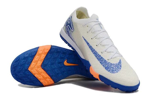 Nike Chaussures de football turf avec upper de knit et overlays synthétiques blanc et bleu 2