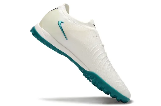Nike Chaussures de football Turf blanc et bleu avec upper en knit, Swoosh texturé en teal 2
