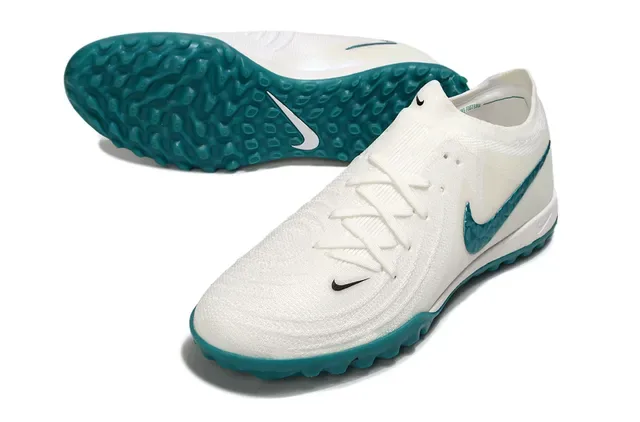 Nike Chaussures de football Turf blanc et bleu avec upper en knit, Swoosh texturé en teal 4