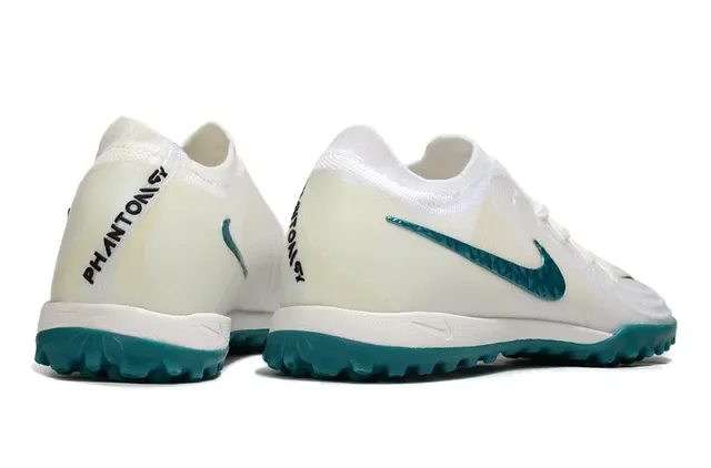 Nike Chaussures de football Turf blanc et bleu avec upper en knit, Swoosh texturé en teal 5