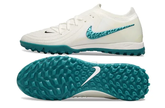Nike Chaussures de football Turf blanc et bleu avec upper en knit, Swoosh texturé en teal 6