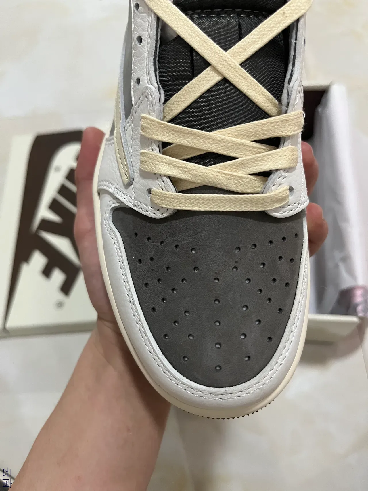 Nike chaussures lifestyle blanches et grises low-top layered cuir-suede 3