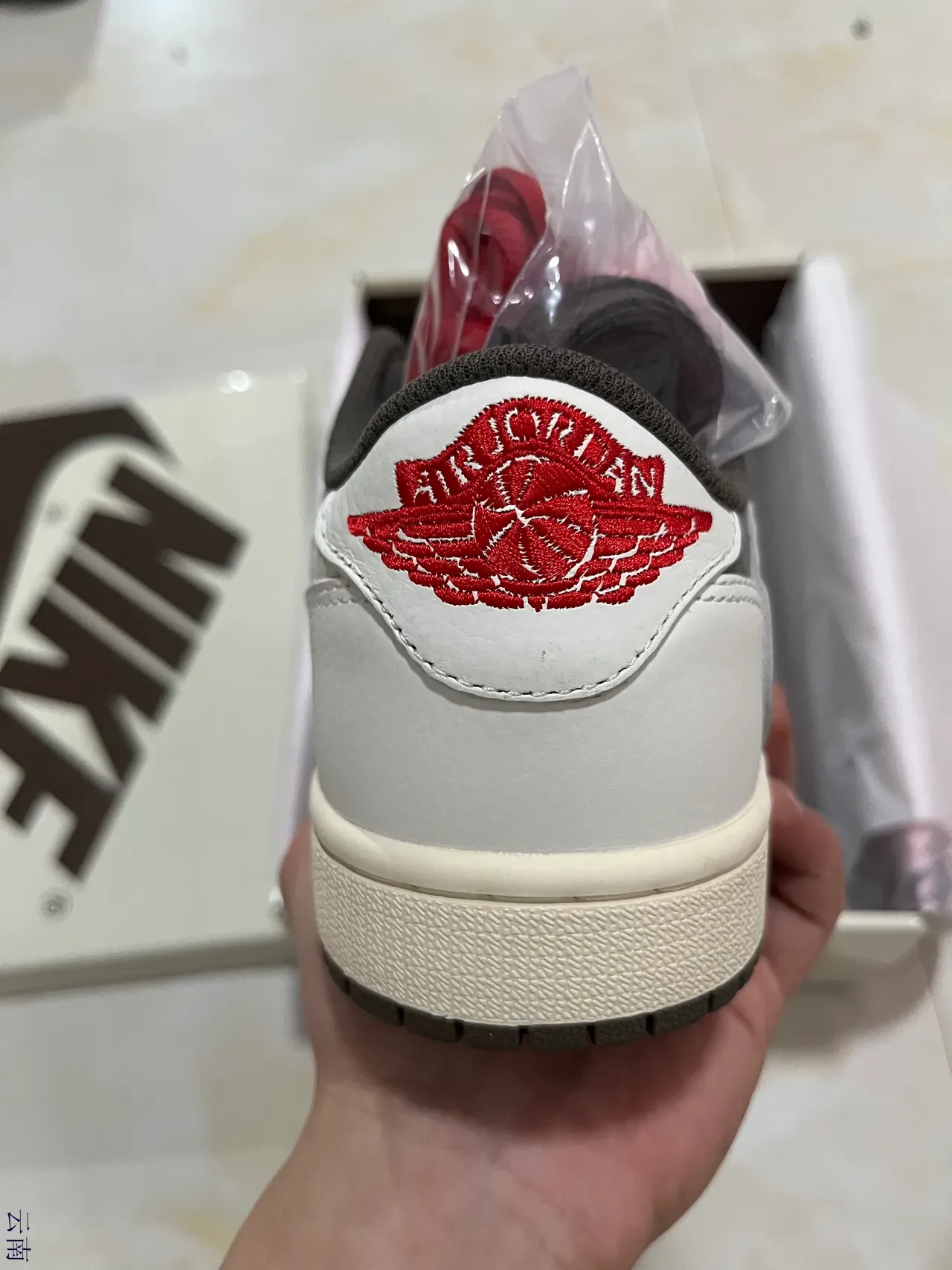Nike chaussures lifestyle blanches et grises low-top layered cuir-suede 6