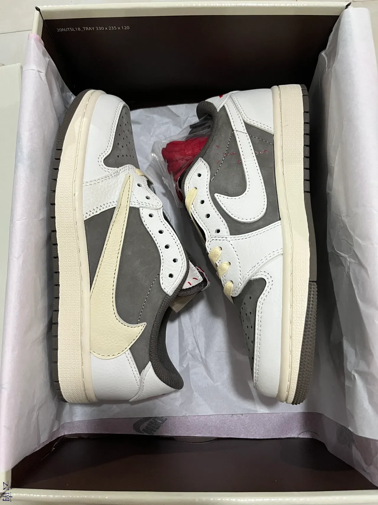 Nike chaussures lifestyle blanches et grises low-top layered cuir-suede 7