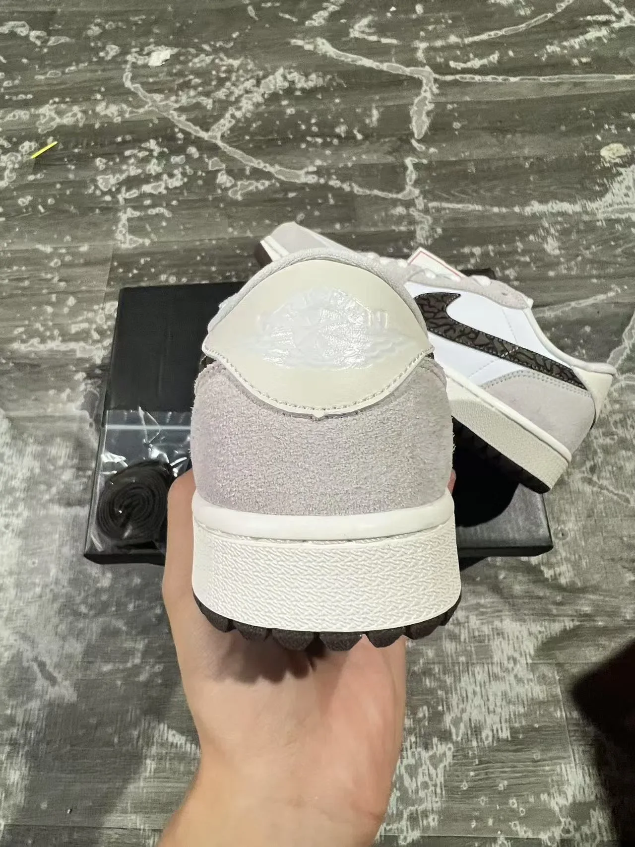 Nike Tênis Lifestyle Branco e Cinza Low-Top de Camurça e Couro com Painel 8
