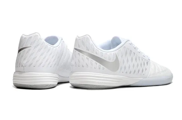 Nike White Gray Quilted Toe Cap Diamond-Pattern Mesh Sneakers 6