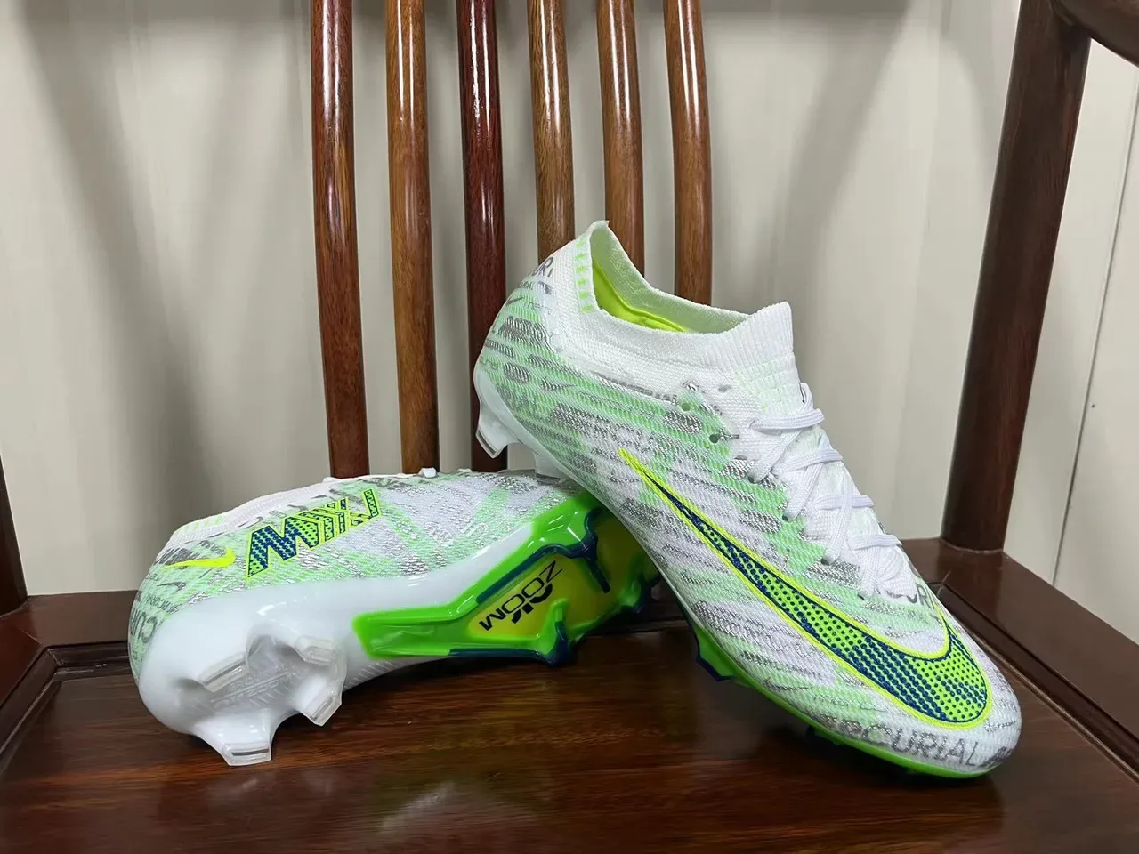 Nike Chaussures de football blanc vert upper tricot semelle translucide ground ferme 7