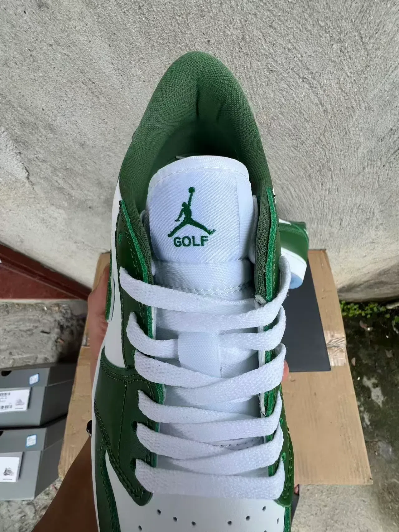 Nike White Green Leather-Paneled Color-Blocked Lifestyle Sneakers 4