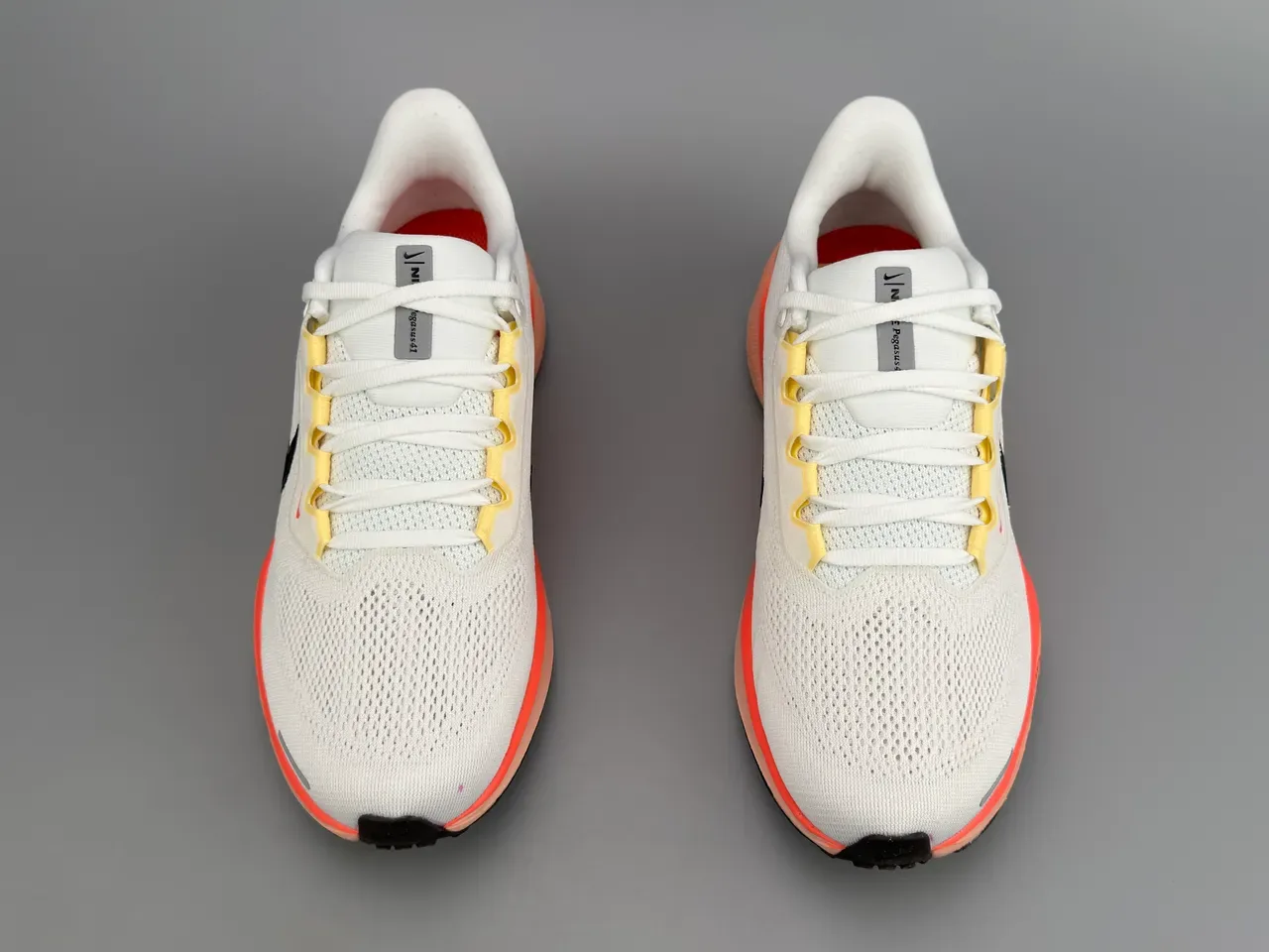 Nike Air Zoom + React सादा गोलापी इंजीनियरड मेश अपर रनिंग शू 9