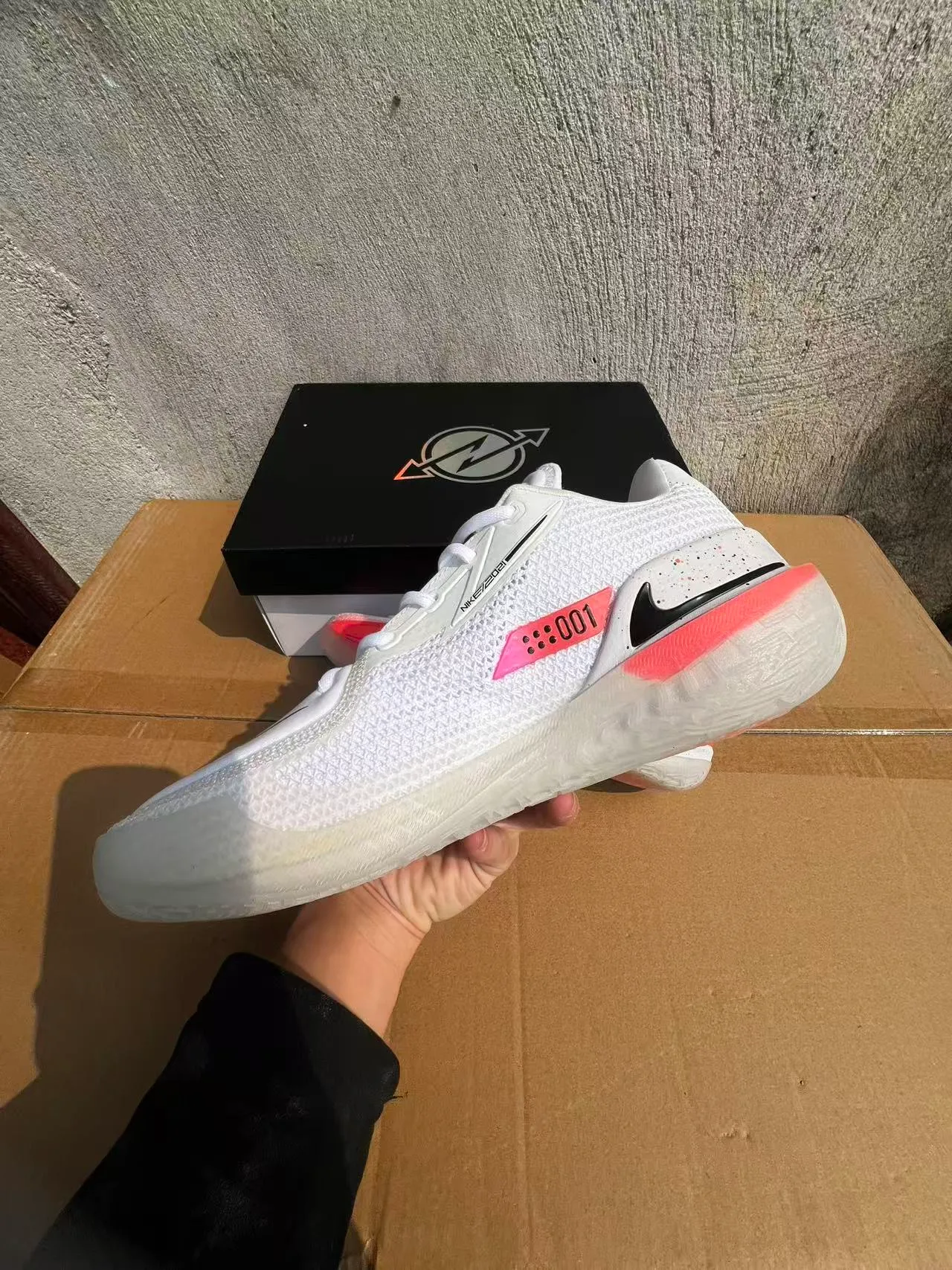 Nike White Pink Knit Mesh Upper Layered Translucent Midsole Basketball Shoes 10