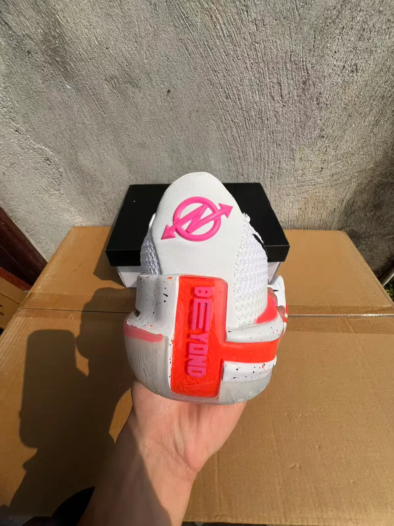 Nike White Pink Knit Mesh Upper Layered Translucent Midsole Basketball Shoes 6