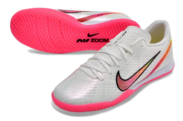 Nike Chaussures de football indoor blanc et rose à tige basse en mesh synthétique 4