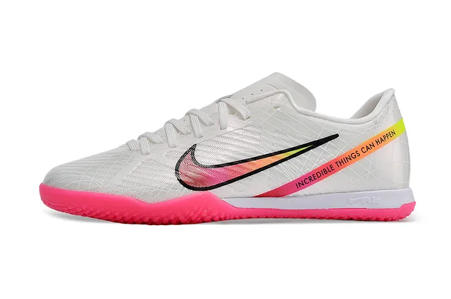 Nike Chaussures de football indoor blanc et rose à tige basse en mesh synthétique 7