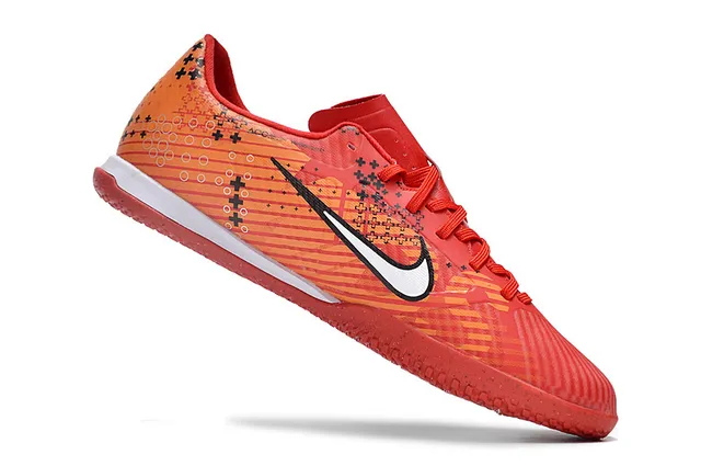 Nike Chaussures de football indoor blanc et rose à tige basse en mesh synthétique 8