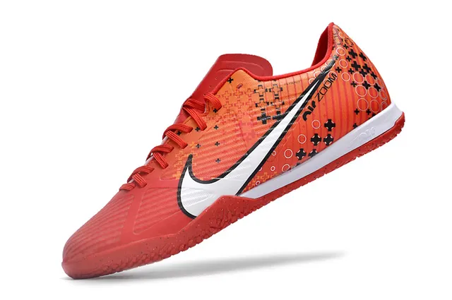 Nike Chaussures de football indoor blanc et rose à tige basse en mesh synthétique 9