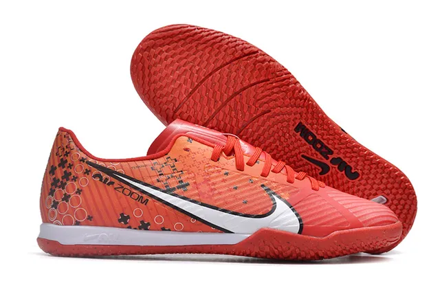Nike Chaussures de football indoor blanc et rose à tige basse en mesh synthétique 12