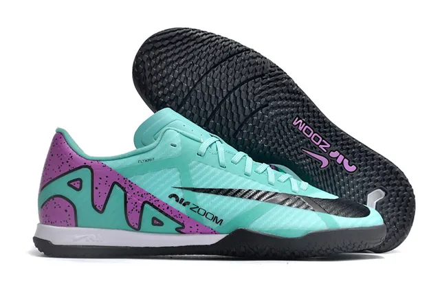 Nike Chaussures de football indoor blanc et rose à tige basse en mesh synthétique 19