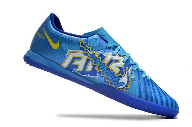 Nike Chaussures de football indoor blanc et rose à tige basse en mesh synthétique 22