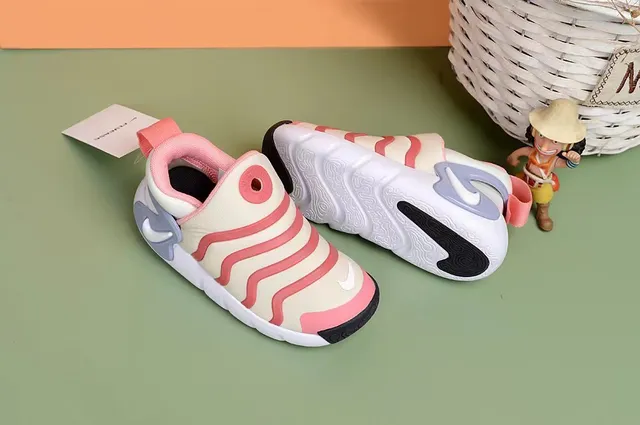 Nike White Pink Slip-On Sculpted Midsole Lifestyle Sneakers 7