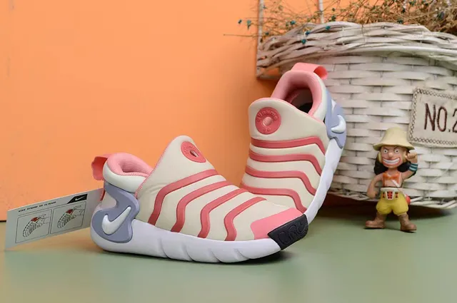 Nike White Pink Slip-On Sculpted Midsole Lifestyle Sneakers 8