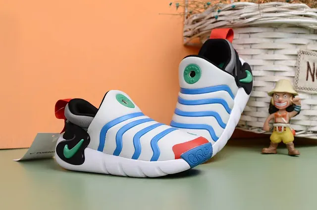 Nike White Pink Slip-On Sculpted Midsole Lifestyle Sneakers 17