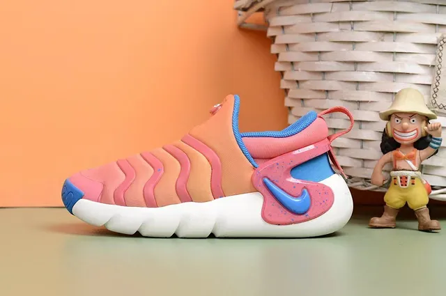 Nike White Pink Slip-On Sculpted Midsole Lifestyle Sneakers 23