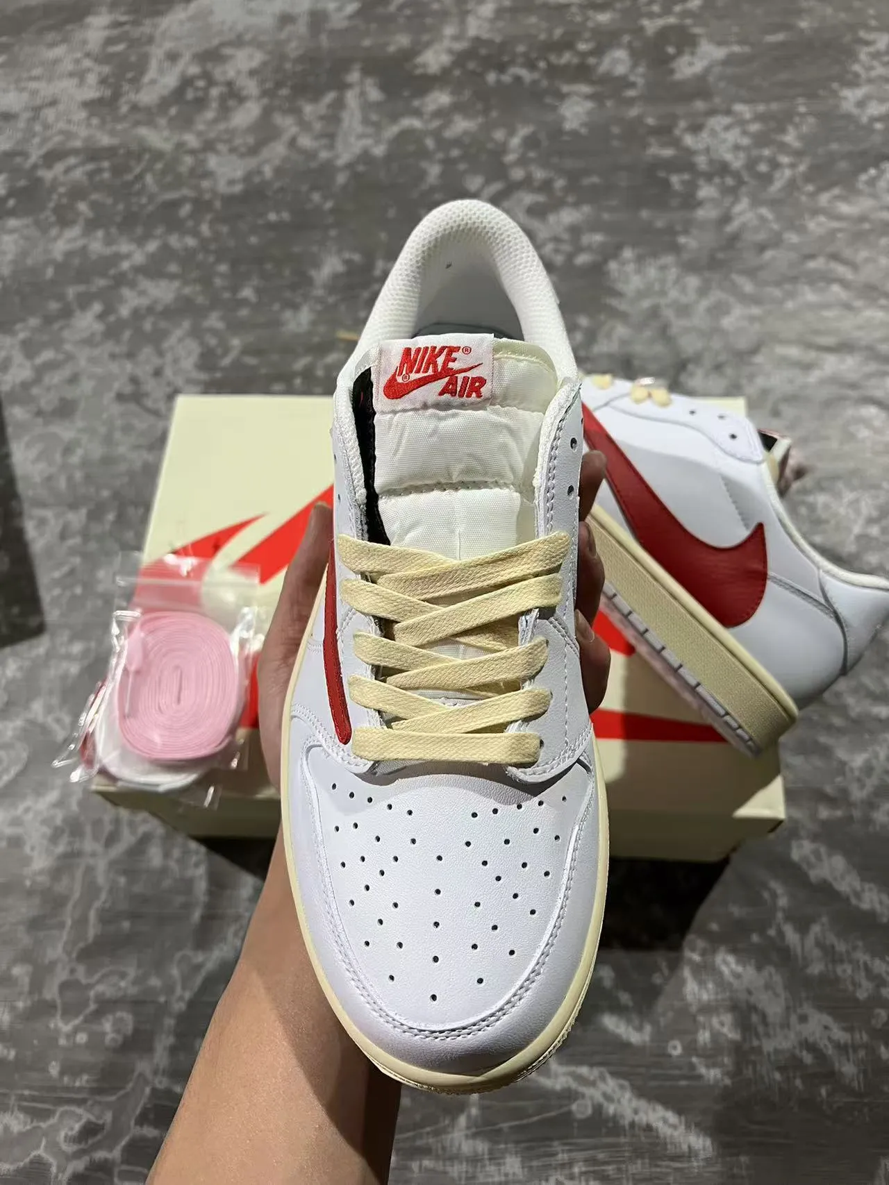 Nike White Red Low-Top Leather Upper Lifestyle Sneakers 3