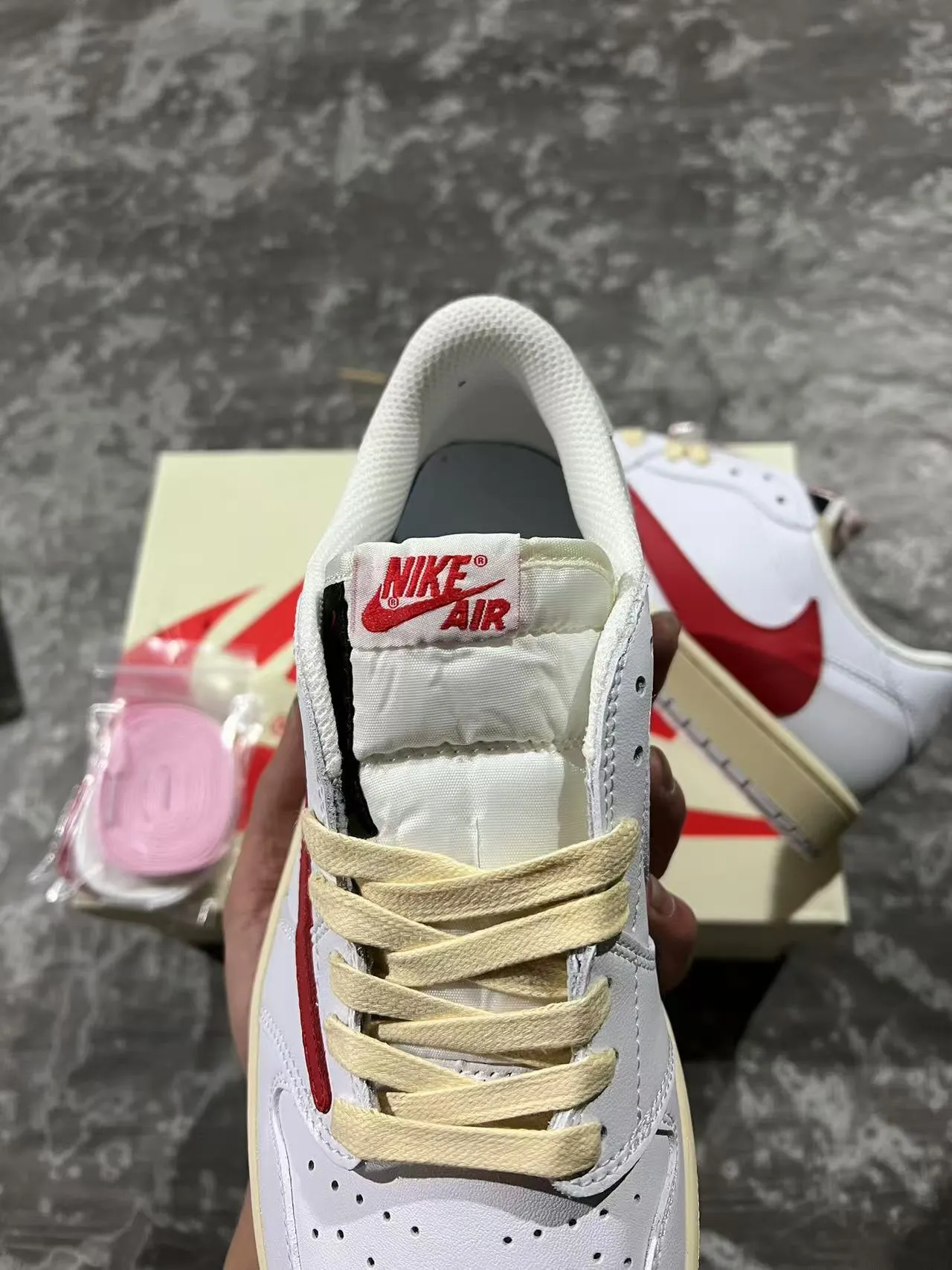Nike White Red Low-Top Leather Upper Lifestyle Sneakers 4