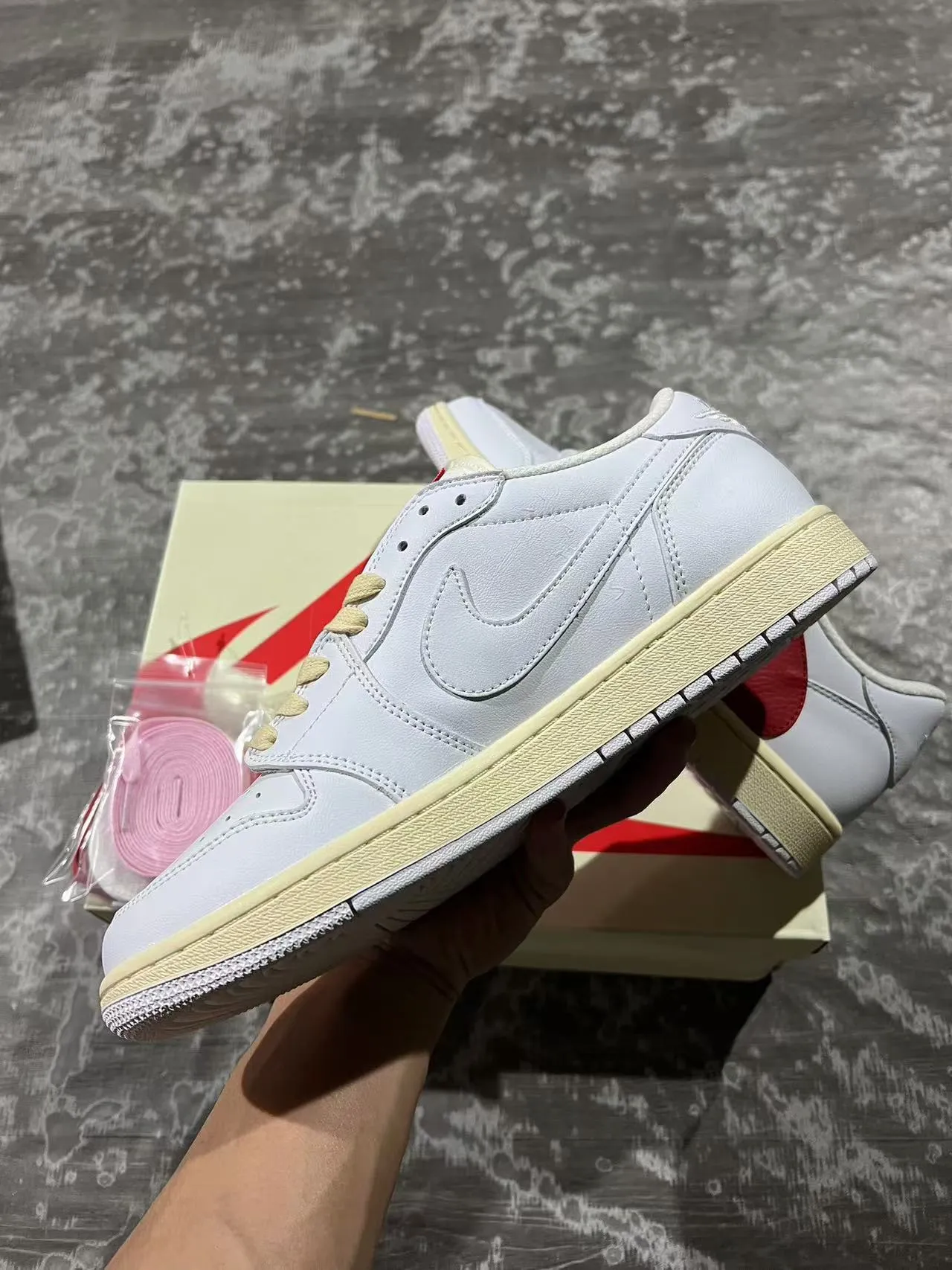 Nike White Red Low-Top Leather Upper Lifestyle Sneakers 5