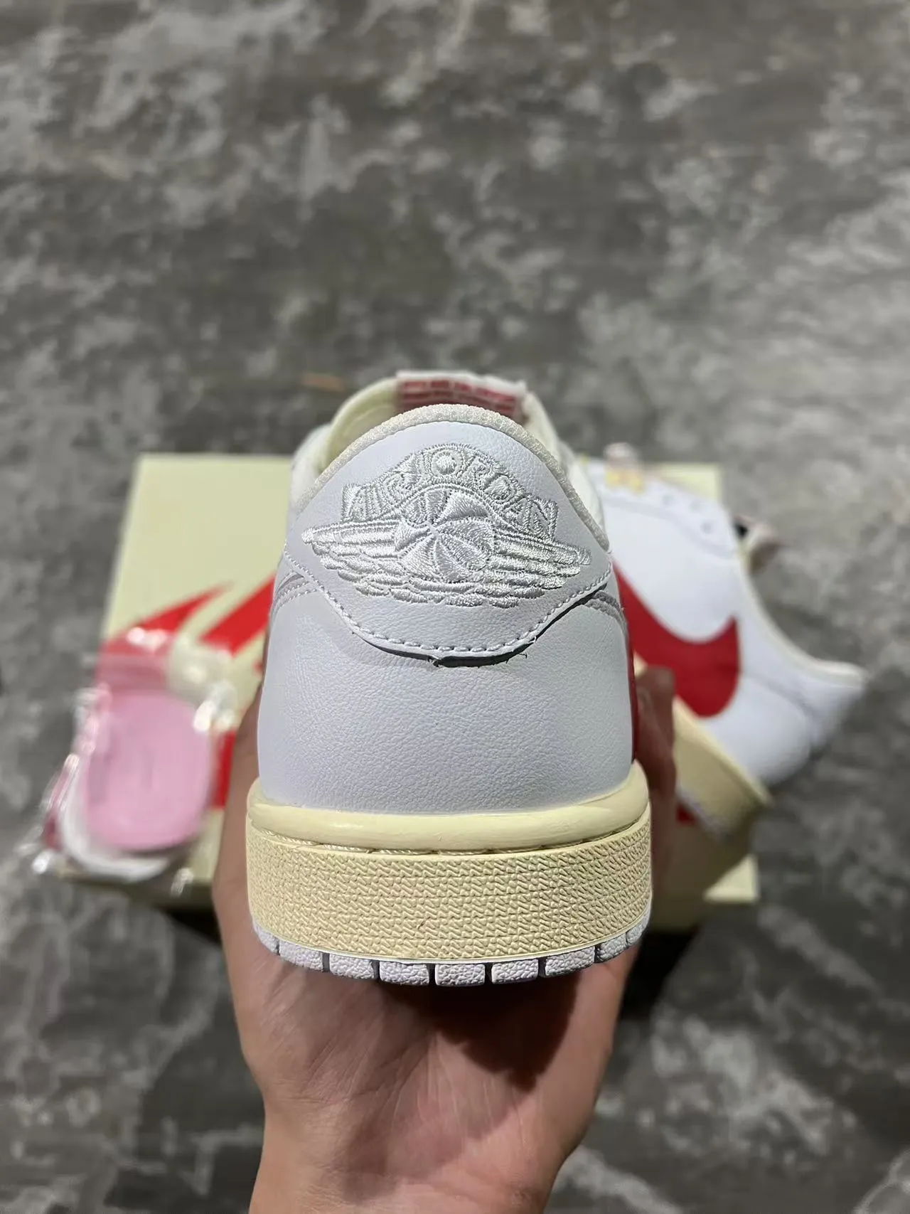 Nike White Red Low-Top Leather Upper Lifestyle Sneakers 8